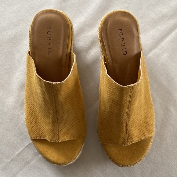 Torrid Espadrille Mule Wedge - Size 7.5 Yellow Gold (WW) - Picture 4 of 11